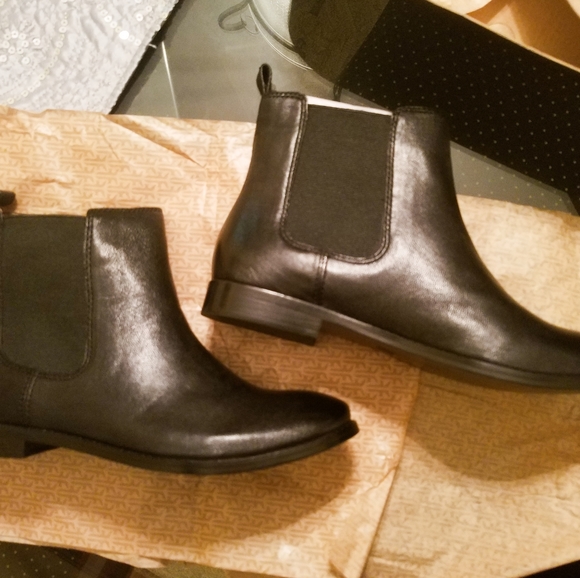 NWT FRYE Leather Anna Chelsea Boots in Black - Picture 4 of 6